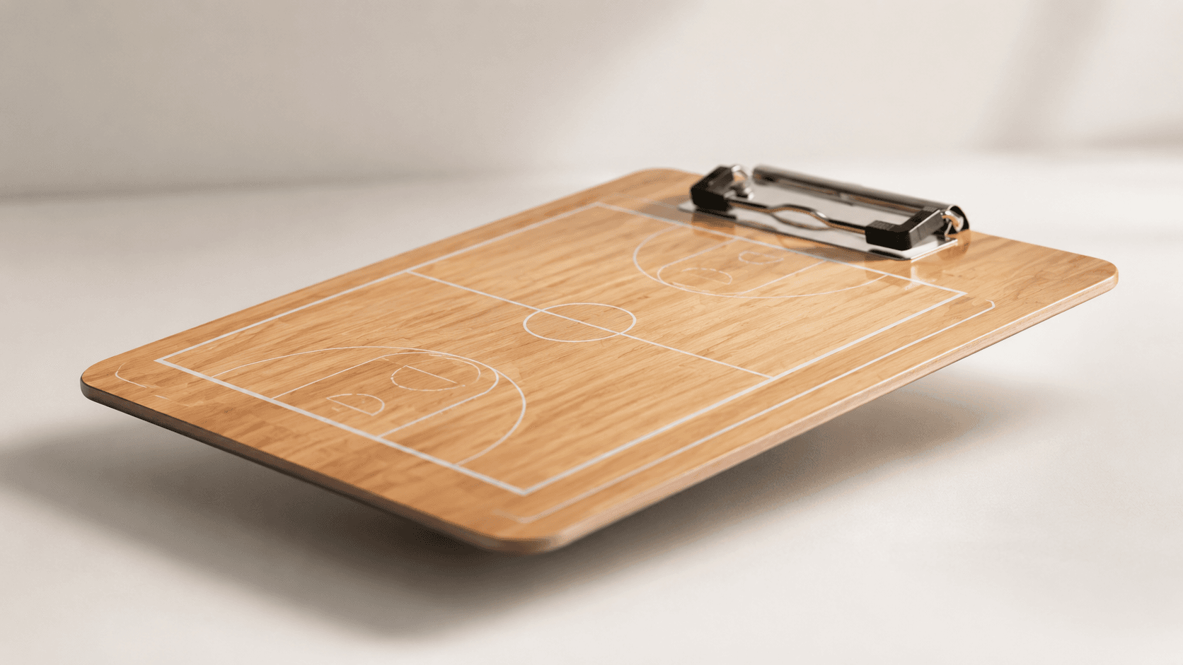 Pizarra táctica de baloncesto Casual Tech de 23 × 32 cm, con clip portapapeles y pista impresa